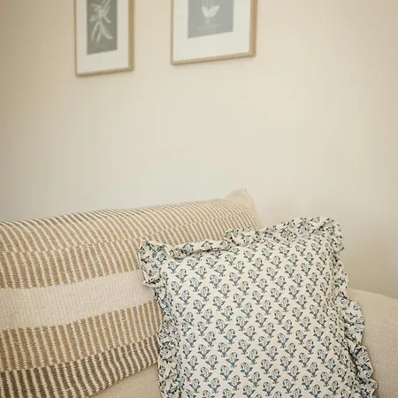 The Old Schoolhouse River View Apartament Donegal Town