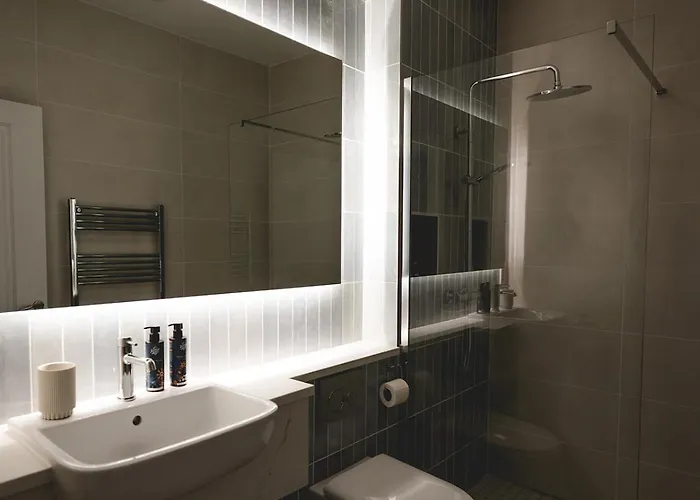 The Old Schoolhouse River View *